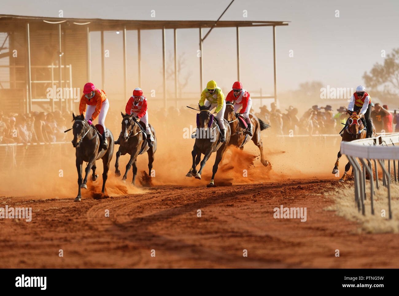 La 97º marcha anual de las carreras de caballos de Bush en Landor,,1000km al norte de Perth, Australia. Oct 2018. Foto de stock