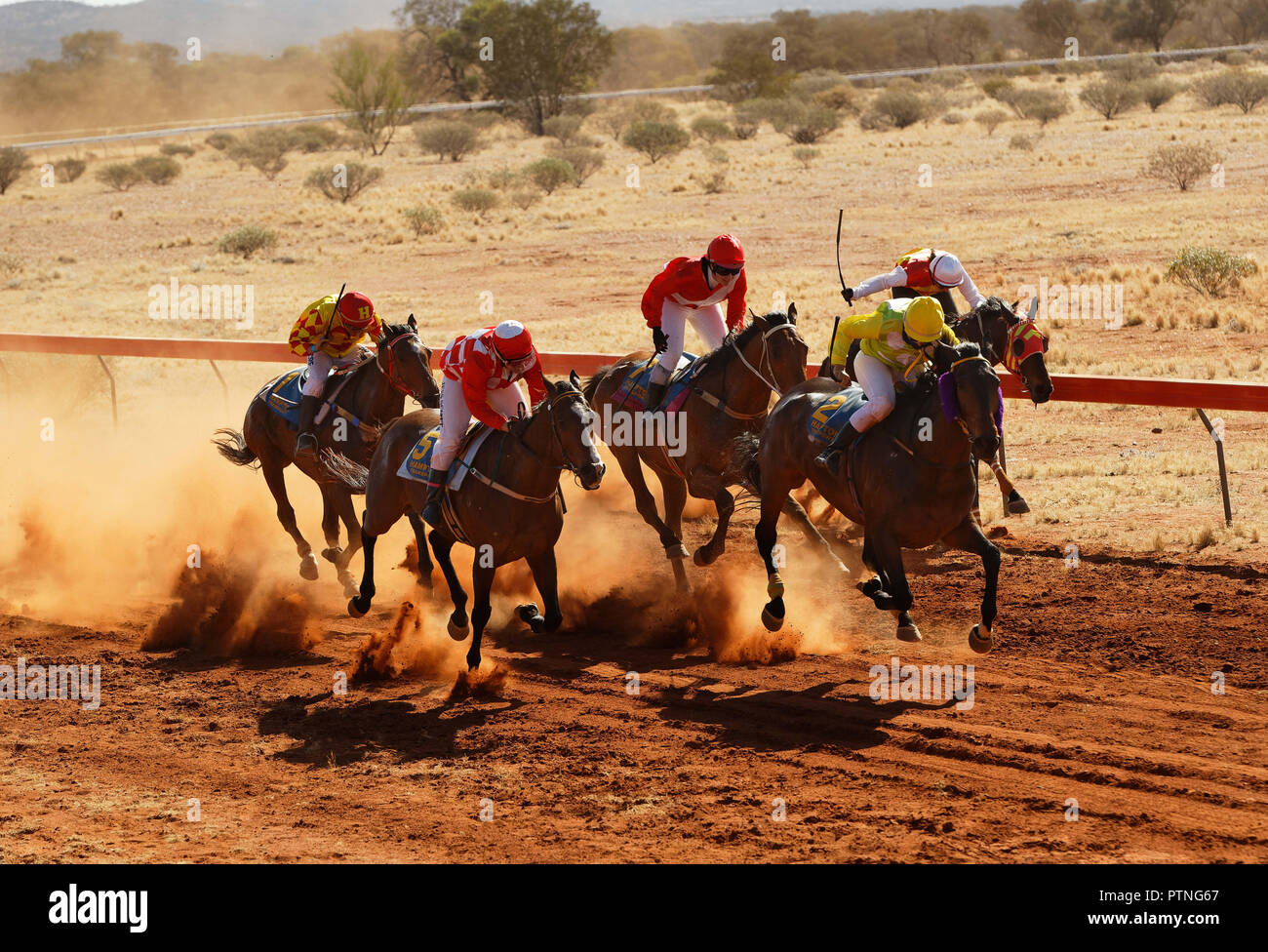 La 97º marcha anual de las carreras de caballos de Bush en Landor,,1000km al norte de Perth, Australia. Oct 2018. Foto de stock