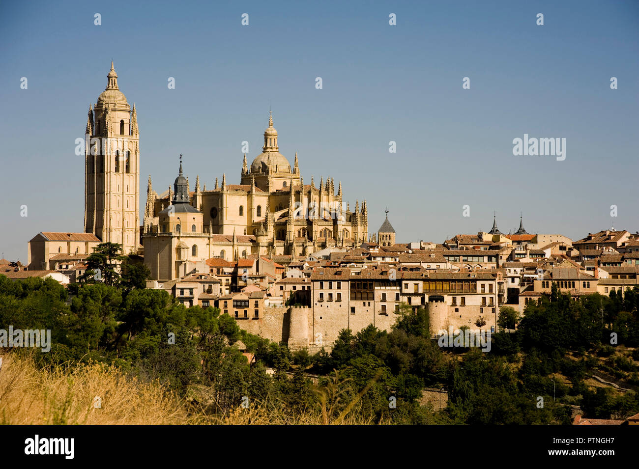Catedral desde el Cerro de la Piedad, Segovia, España. Foto de stock