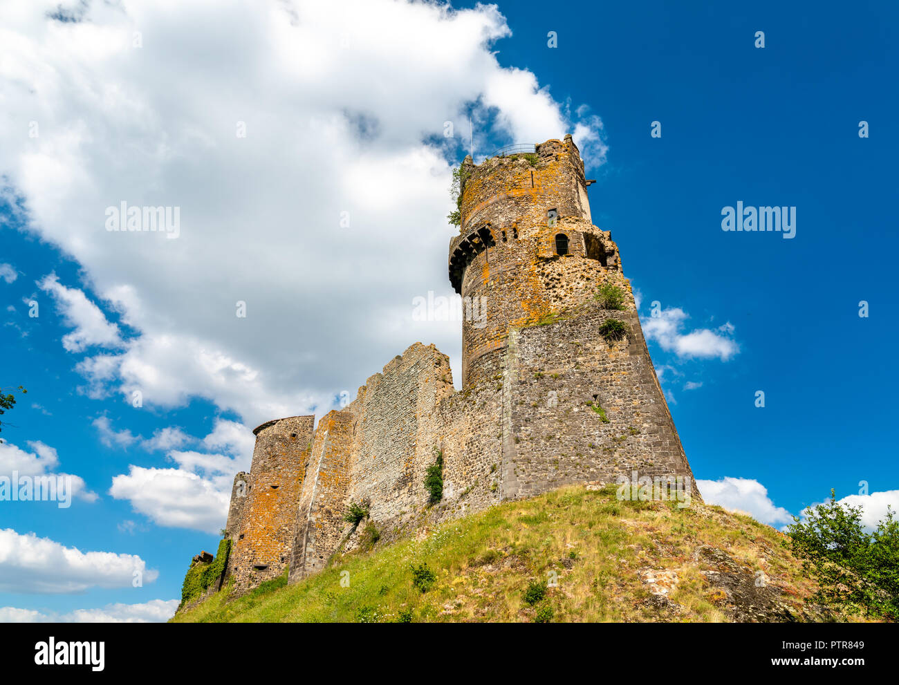 El Chateau de Tournoel, un castillo en el Puy-de-Dome departamento de Francia Foto de stock