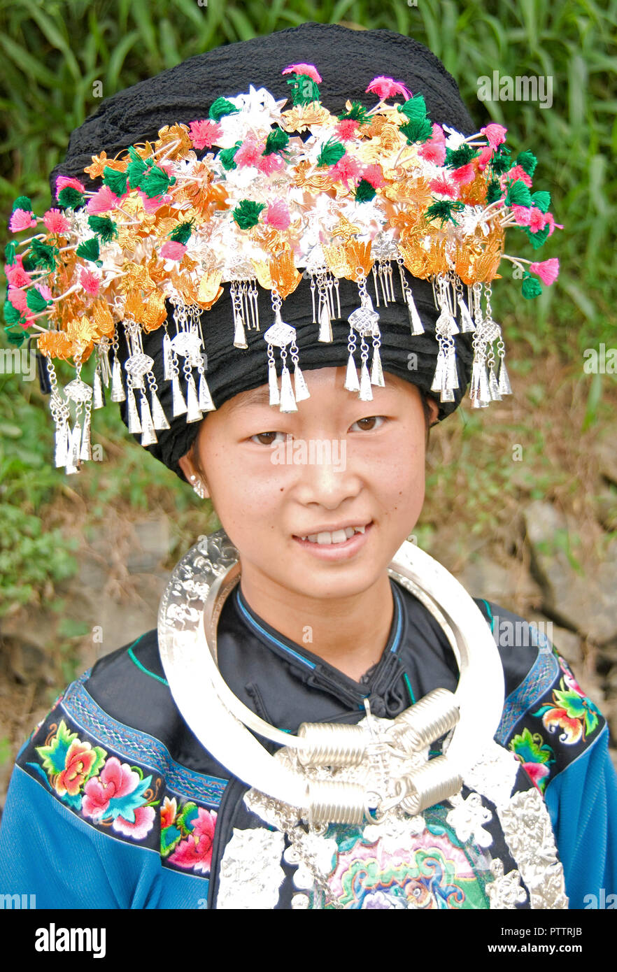 Mujer de nacionalidad de minorías étnicas en China Foto de stock