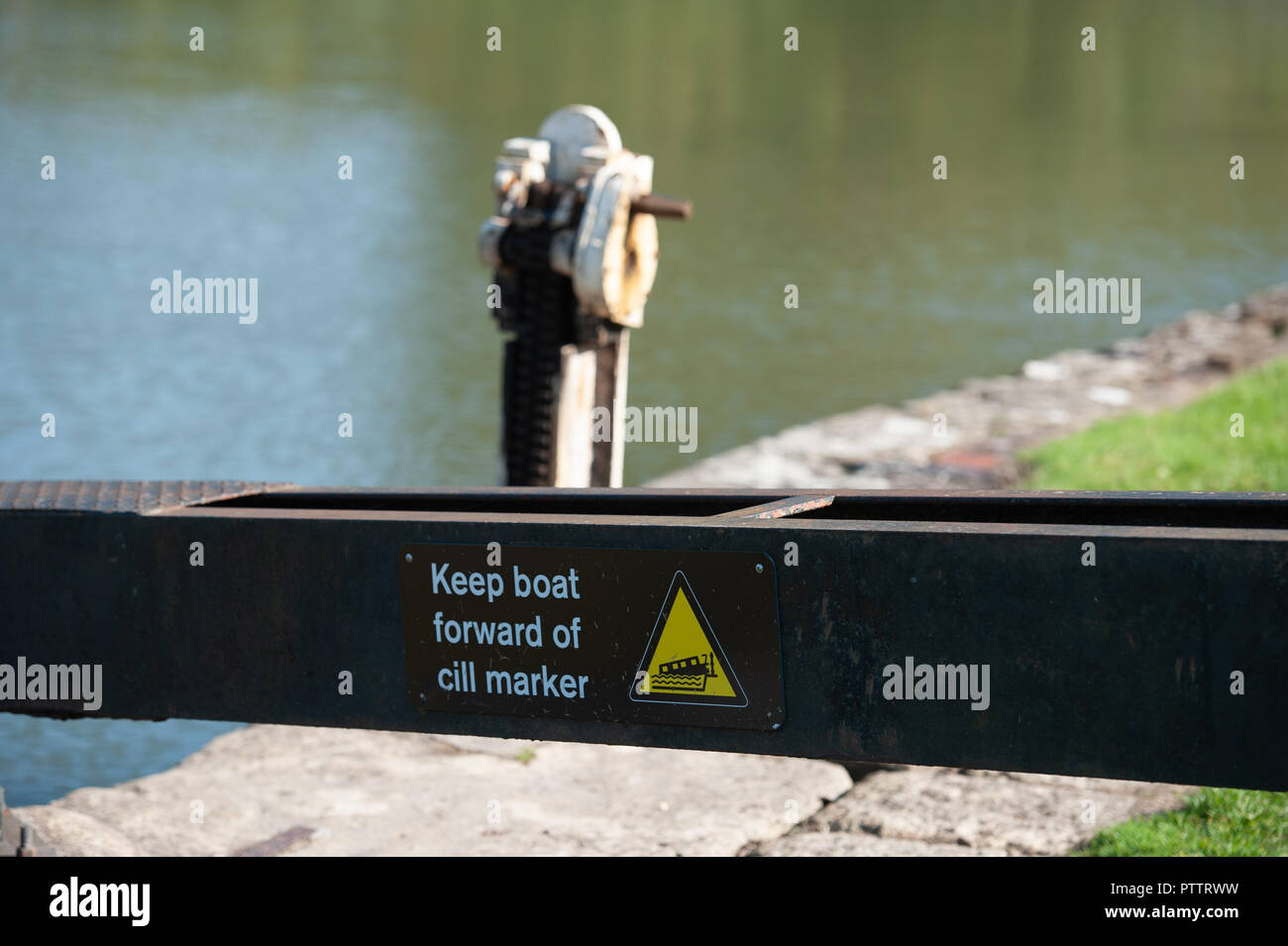 Los mecanismos de funcionamiento de la pala de tierra en la colina caen en el vuelo Kennet y Avon Canal, Devizes, Wiltshire, Reino Unido. Foto de stock