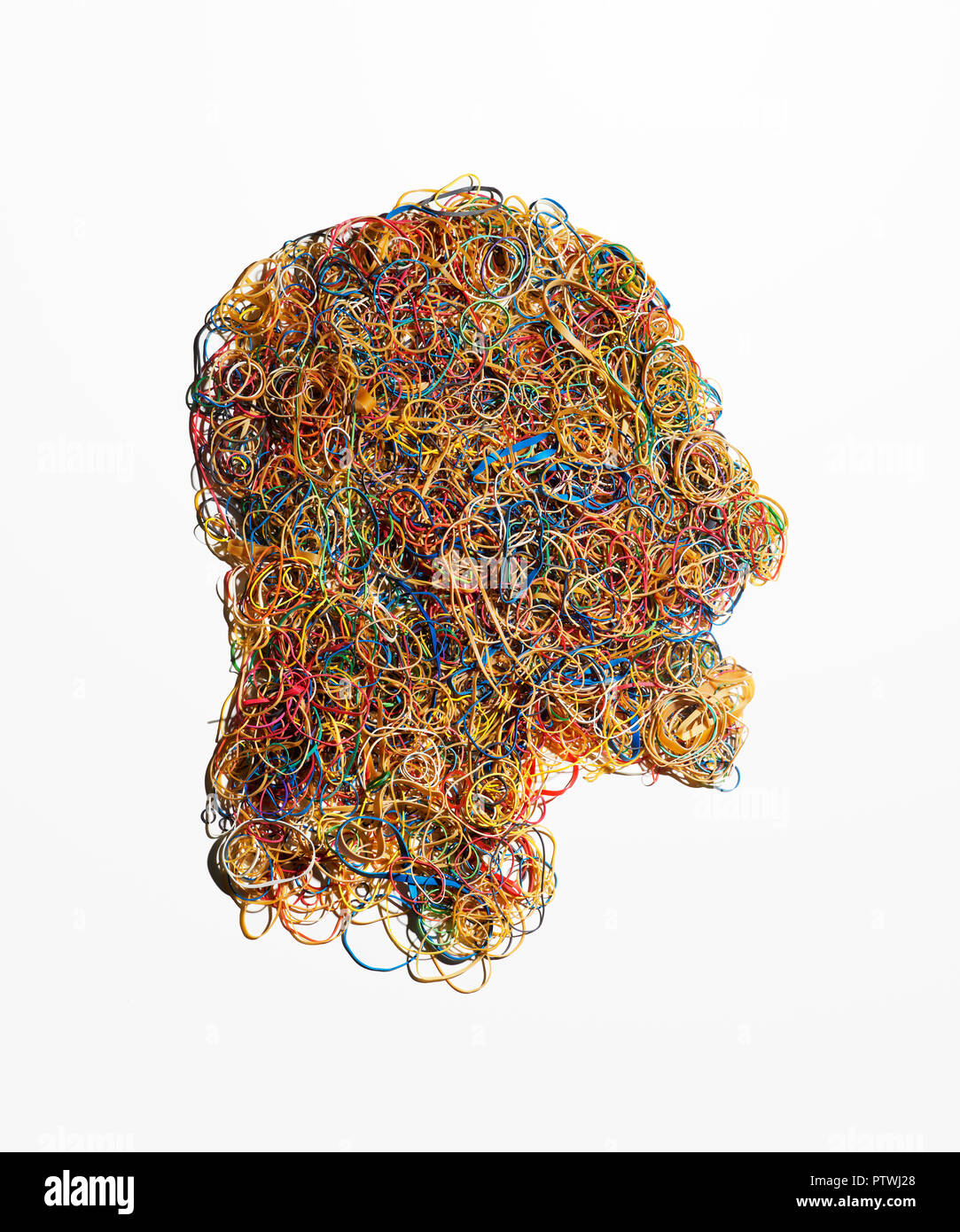La forma de cabeza humana hecha de bandas de goma elástica Foto de stock