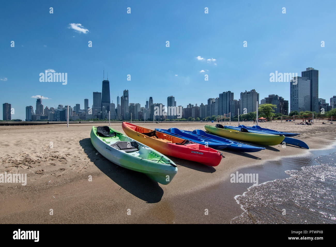 Vista desde North Avenue Beach hasta el horizonte, Chicago, Illinois, EE.UU. Foto de stock