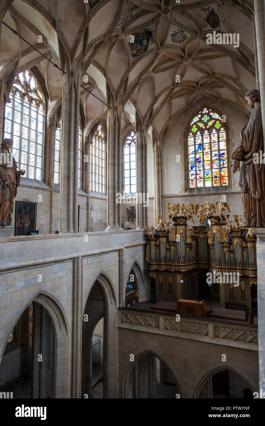 La vista interior de la iglesia de Santa Bárbara en Kutná Hora, República Checa Fotografía de stock - Alamy La vista interior de la iglesia de Santa Bárbara en Kutná Hora, República Checa Fotografía de stock - Alamy