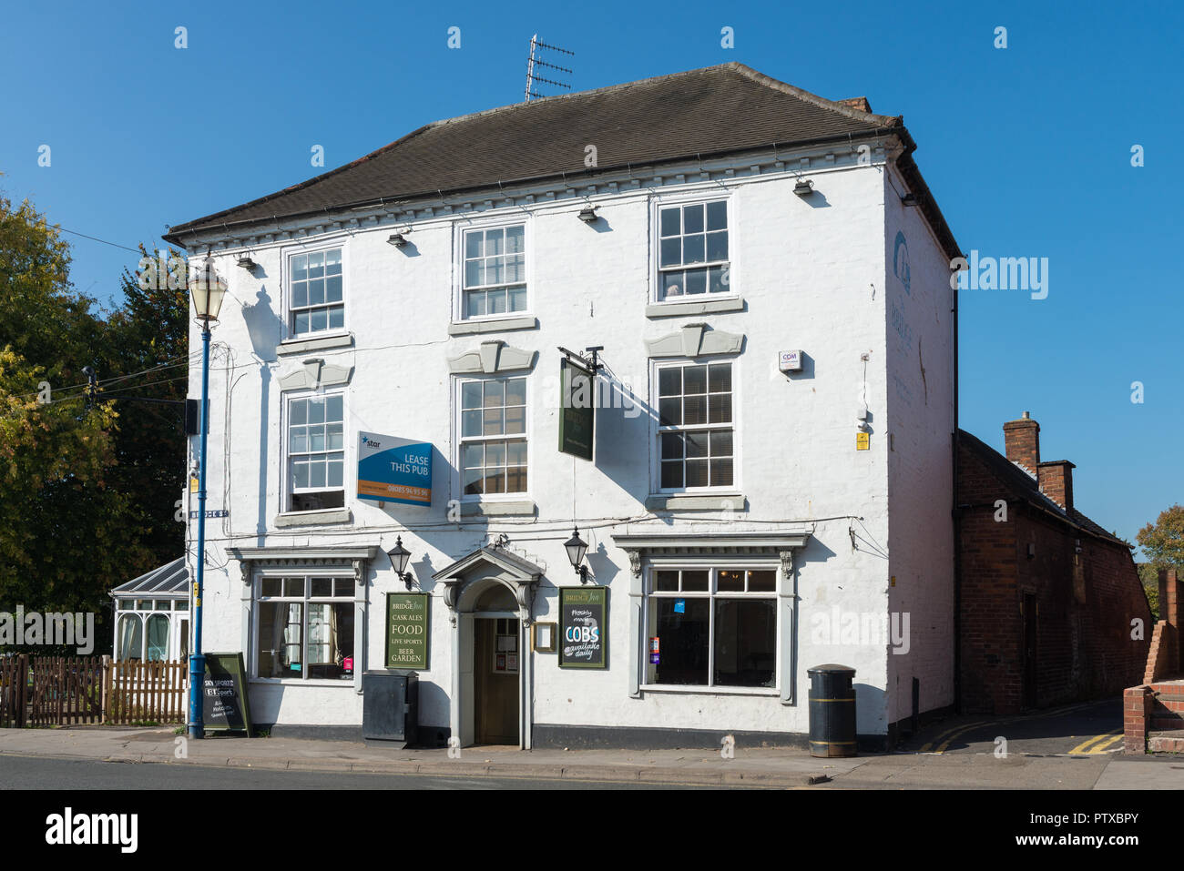 El Bridge Inn Pub en Bridge Street, Stourport-on-Severn, Worcestershire, que actualmente tiene contrato para la venta Foto de stock