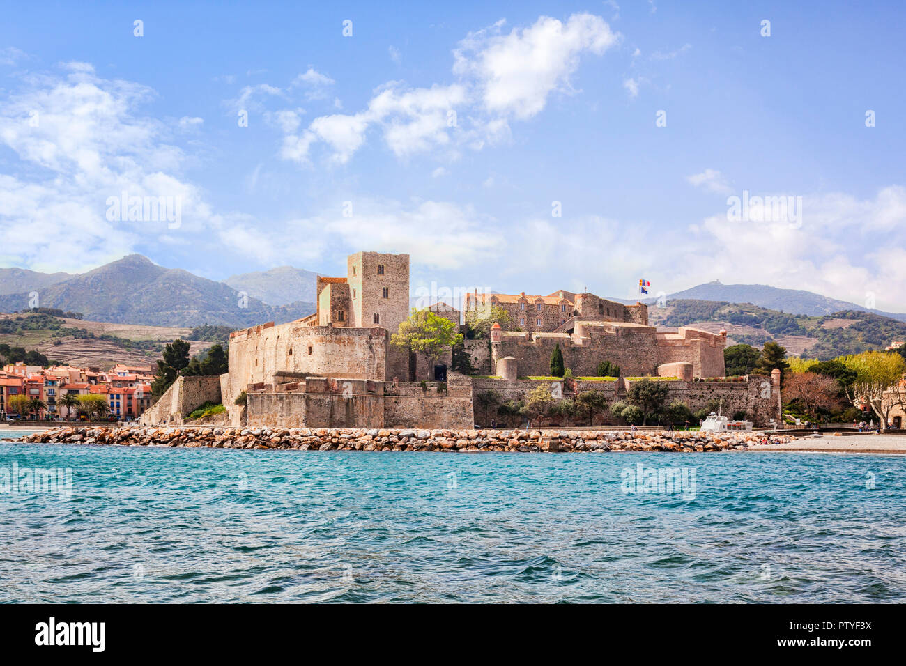 El castillo real, Collioure, Languedoc-Roussillon, Pirineos Orientales, Francia. Foto de stock