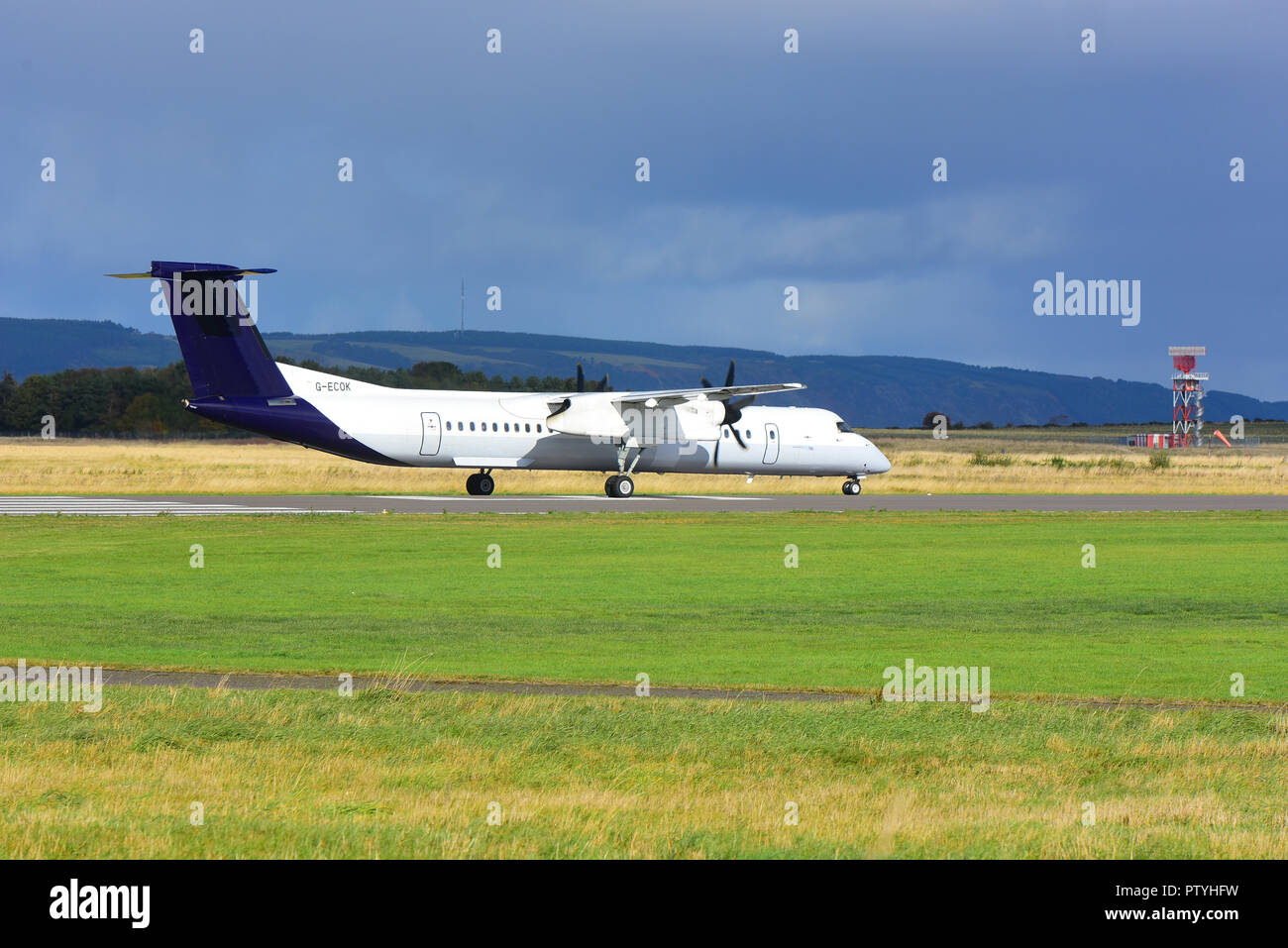 De rodadura a la llegada en destino en Inverness Dalcross aeropuerto es alemán registró 750 Cessna Citation X. D-Buzz. Foto de stock