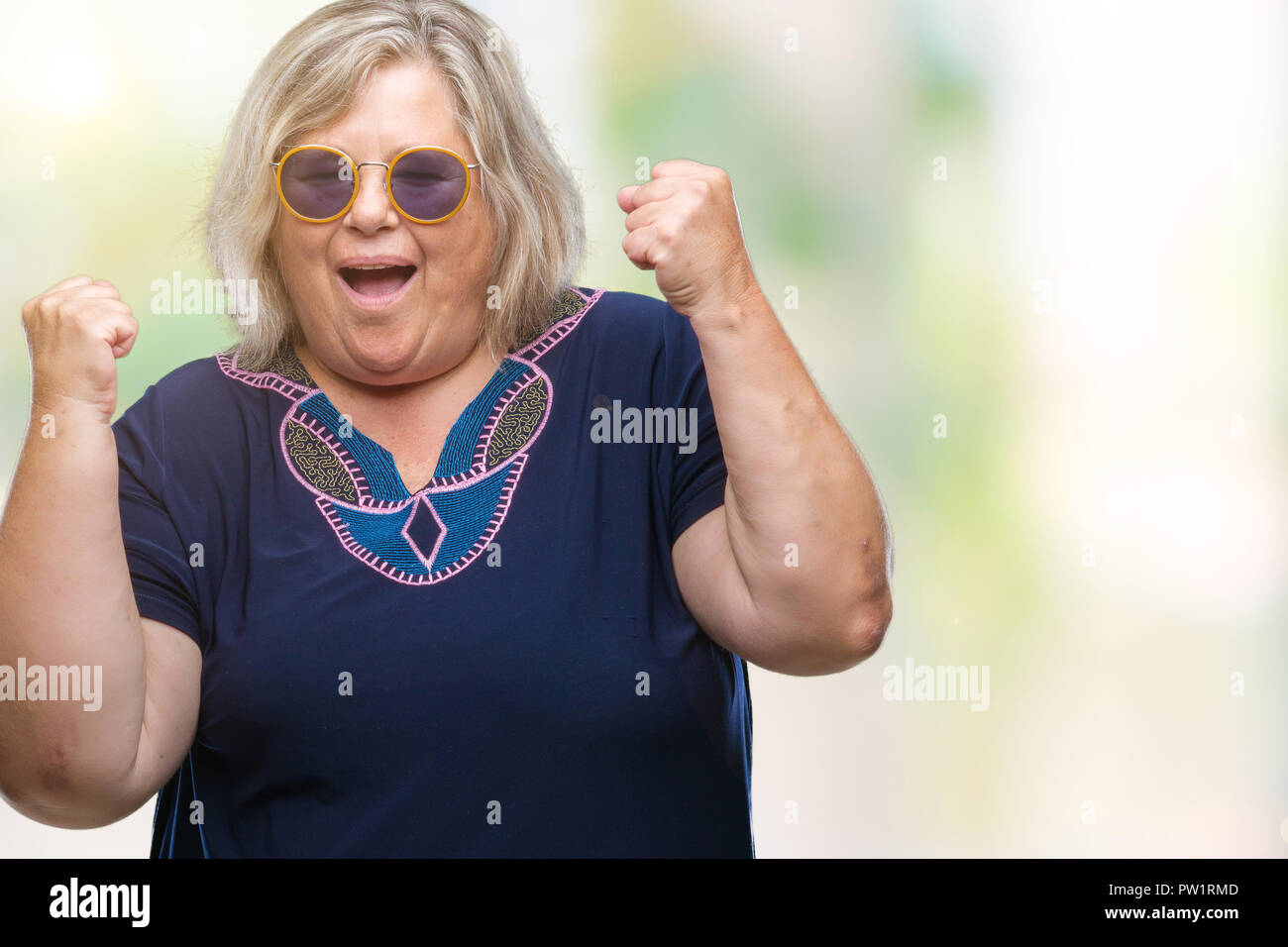 Mujer gorda con gafas de sol fotografías e imágenes de alta resolución -  Alamy