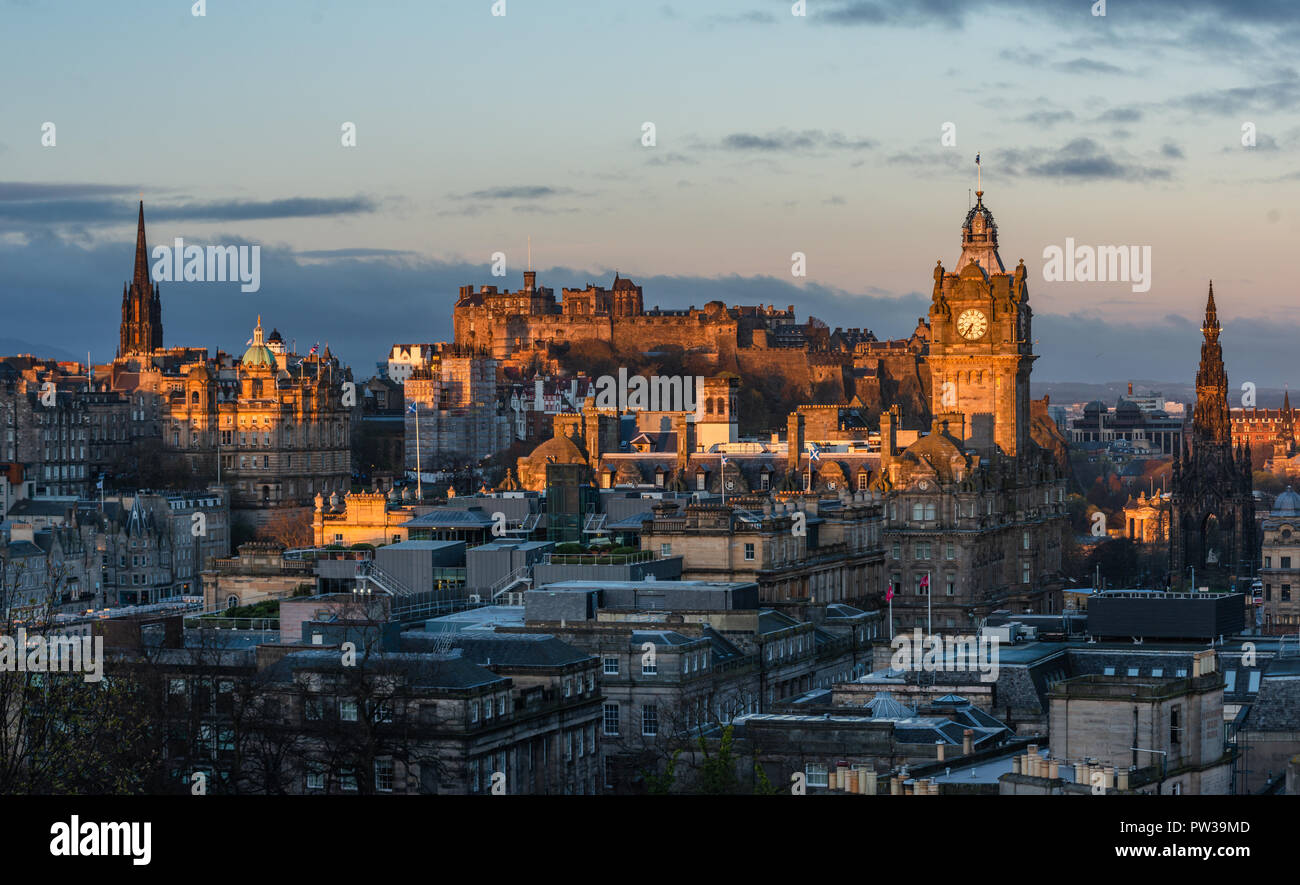 Vista de la ciudad, el Hotel Balmoral, de Calton Hill, Edimburgo, Escocia, Reino Unido Foto de stock