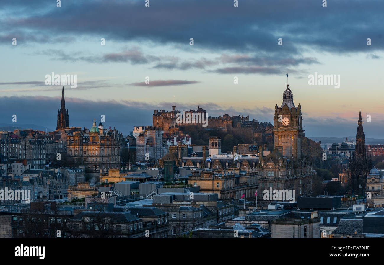 Vista de la ciudad, el Hotel Balmoral, de Calton Hill, Edimburgo, Escocia, Reino Unido Foto de stock