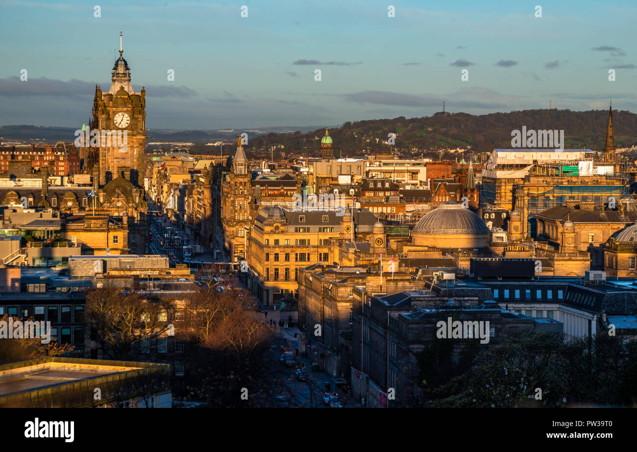 Vista de la ciudad, el Hotel Balmoral, de Calton Hill, Edimburgo, Escocia, Reino Unido Foto de stock