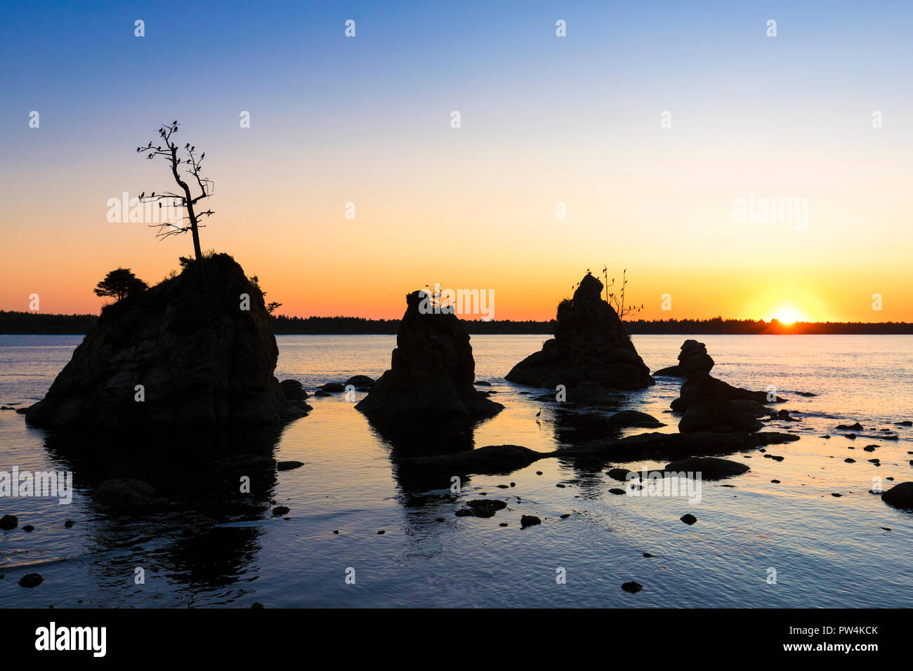 Las tres gracias al atardecer fuera de Garibaldi, Oregon, USA. Foto de stock