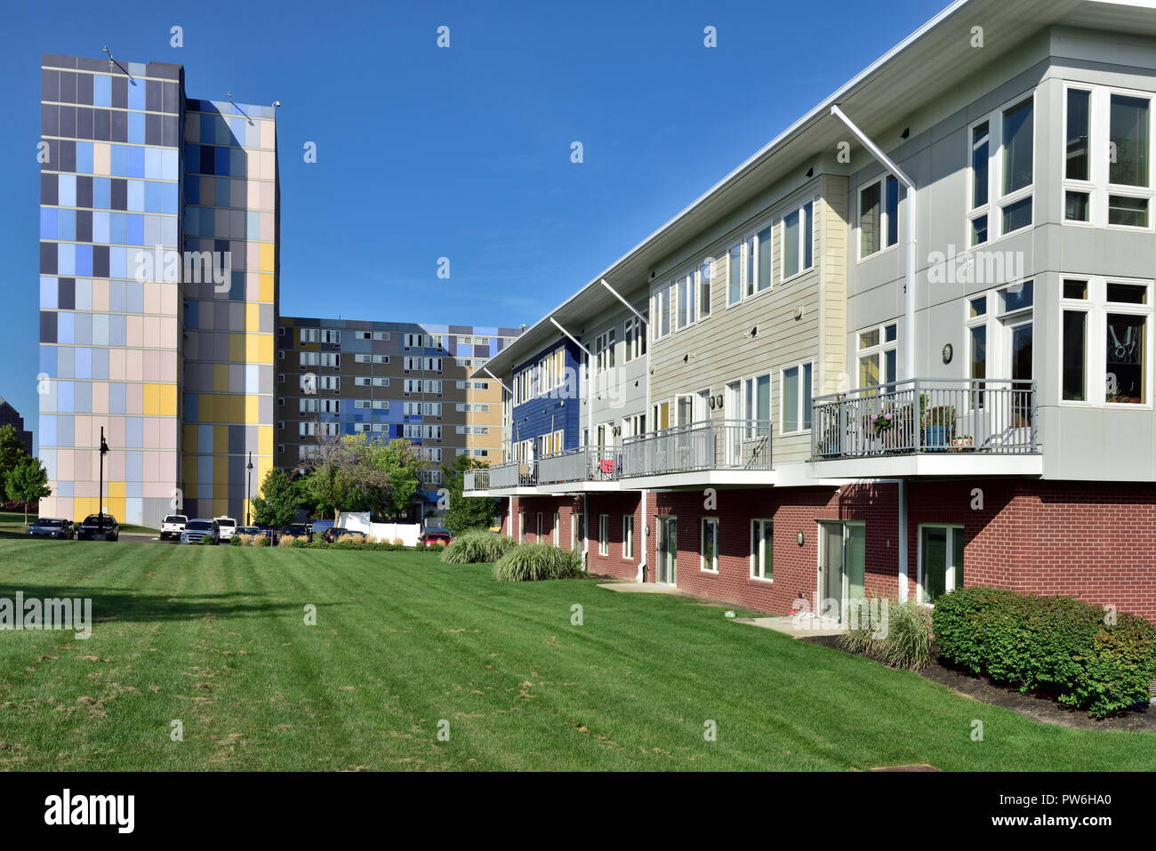 Moderno apartamento (Erie Harbour Apartments) edificios a lo largo del río Genesee en Rochester NY, EE.UU. Foto de stock