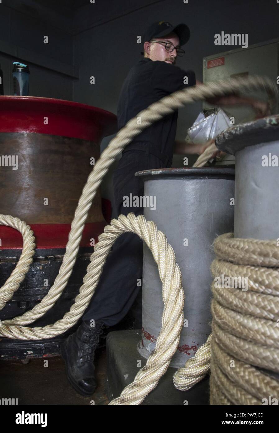 Playa Blanca, Okinawa (Sept. 22, 2017) marinero Bradley Hebert, de