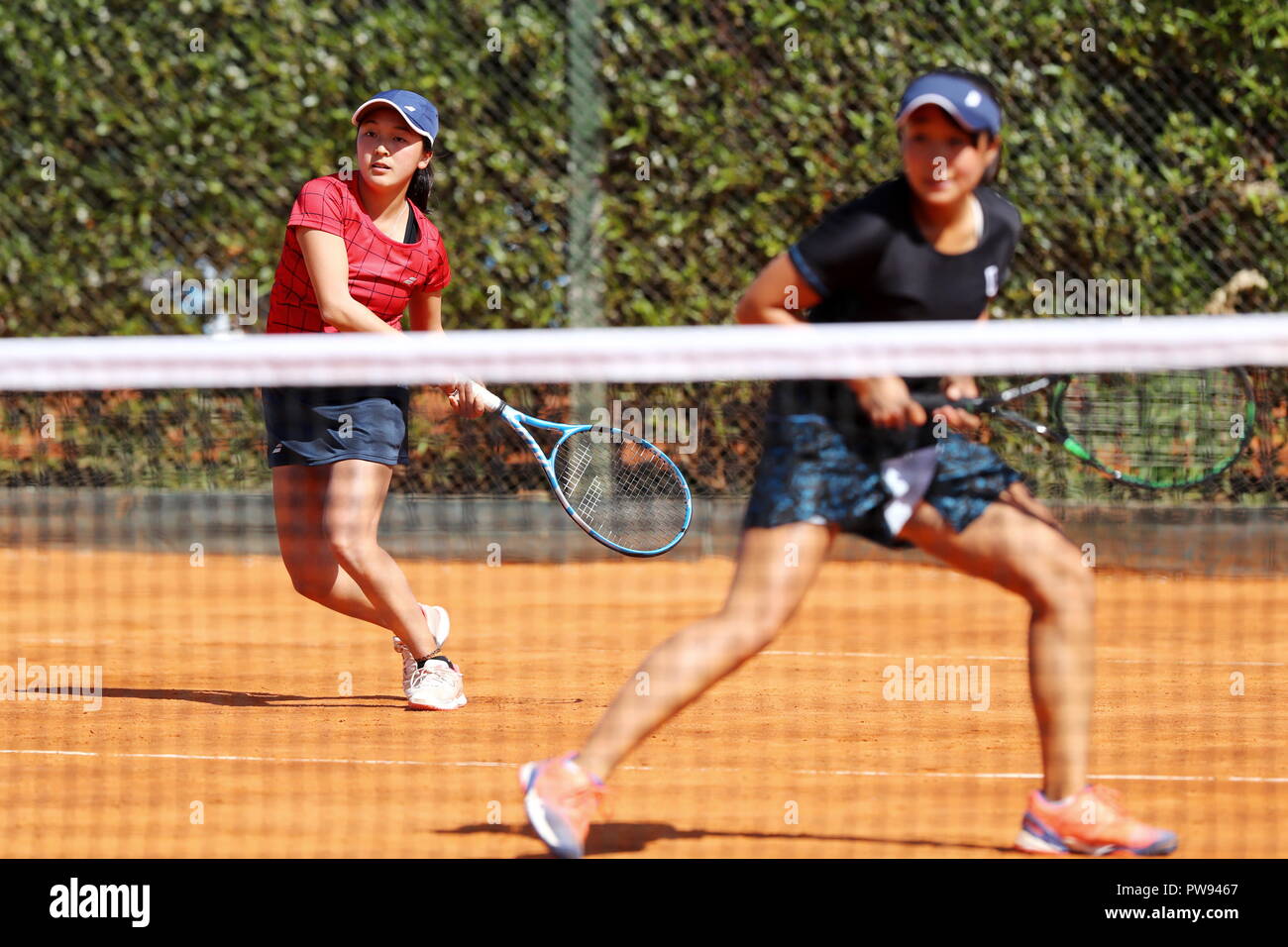 Buenos Aires, Argentina. 10 Oct, 2018. Yuki Naito &? Naho Sato (JPN) Tenis  : Mujer Semi-final de dobles en Buenos Aires 2018 Juegos Olímpicos de la  juventud en el Green Park en