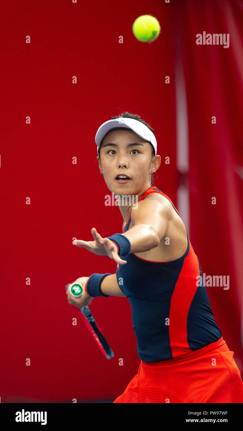 HONG KONG, HONG KONG, CHINA: Octubre 14,2018.Ukraniana adolescente Dayana Yastremska gana su partido contra China No1 Wang Qiang (foto) en la final de la 2018 Prudential Hong Kong WTA Abierto de Tenis torneo de tenis internacional el parque Victoria de Hong Kong.Jayne Russell/ Alamy Live News Foto de stock