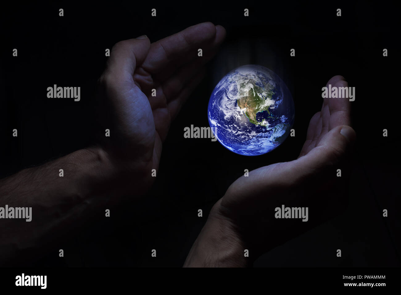 Globo terrestre descendió: concepto de abandono de conservación mundial. Los elementos de esta imagen proporcionada por la NASA. Foto de stock