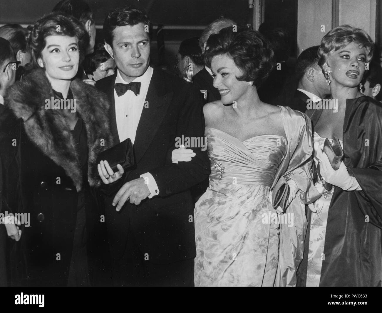 Anouk Aimée, Marcello Mastroianni, Nadia gray, Magali noel, el estreno de la película "La dolce vita", 1960 Foto de stock