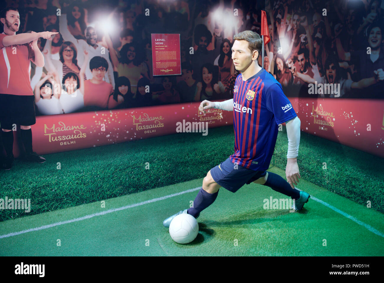 Figura de cera del jugador profesional de fútbol argentino Lionel Messi en el museo Madame Tussauds, Delhi Foto de stock