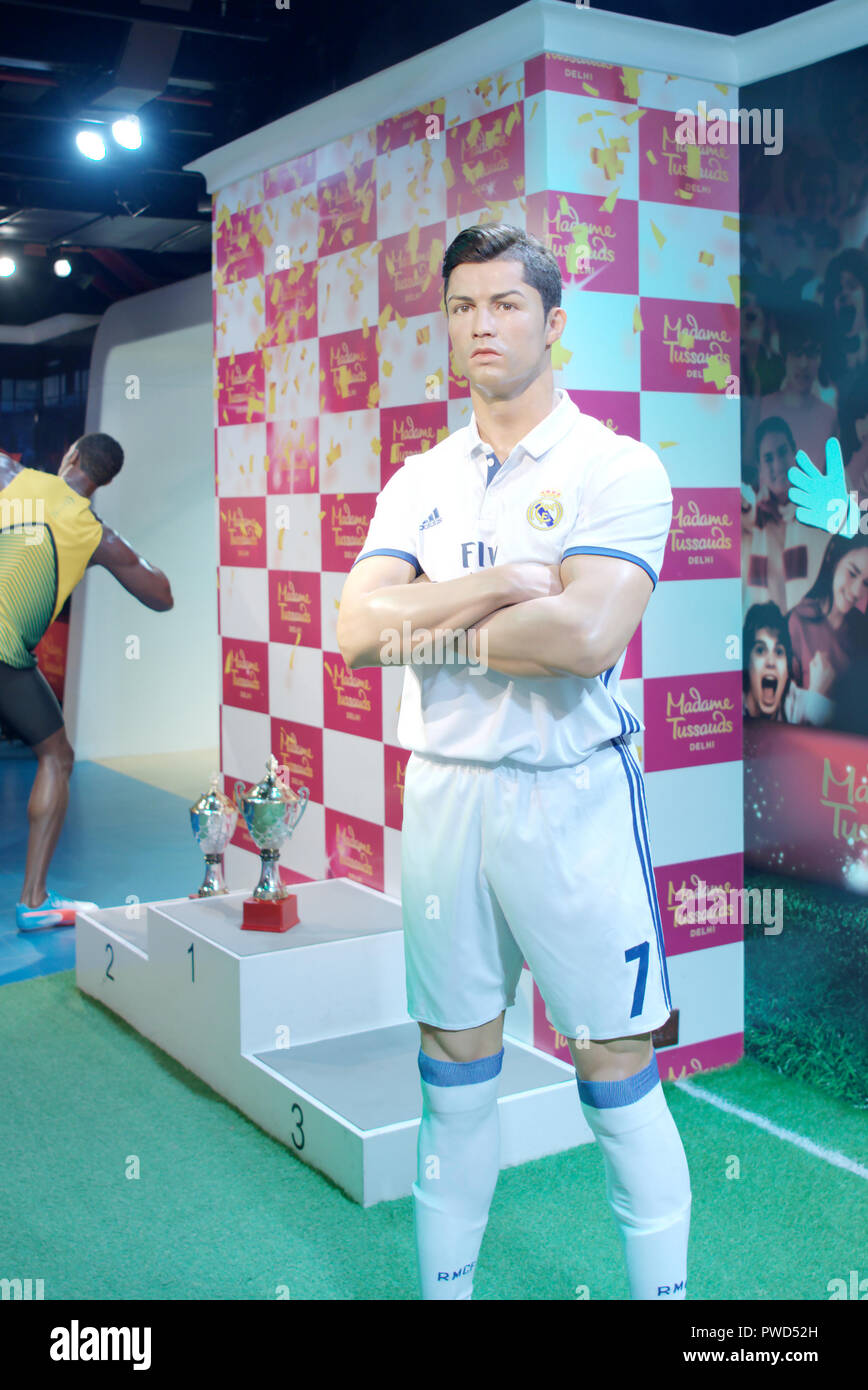 Figura de cera del jugador profesional de fútbol portugués Cristiano Ronaldo en el museo Madame Tussauds, Delhi Foto de stock