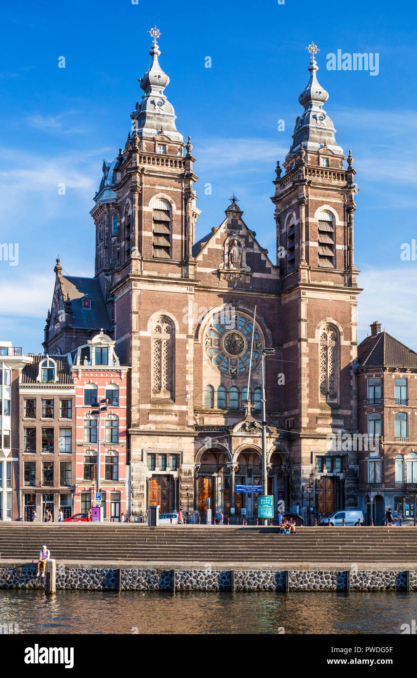 Iglesia de San Nicolás de Amsterdam Prins Hendrikkade por Amsterdam Central Canal de Amsterdam Holanda Holanda UE Europa Fotografía de stock - Alamy Iglesia de San Nicolás de Amsterdam Prins Hendrikkade por Amsterdam Central Canal de Amsterdam Holanda Holanda UE Europa Fotografía de stock - Alamy