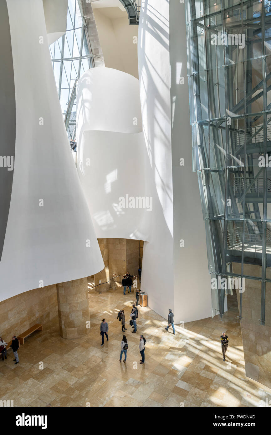 Vestíbulo del Museo Guggenheim, Bilbao, País Vasco, España Foto de stock