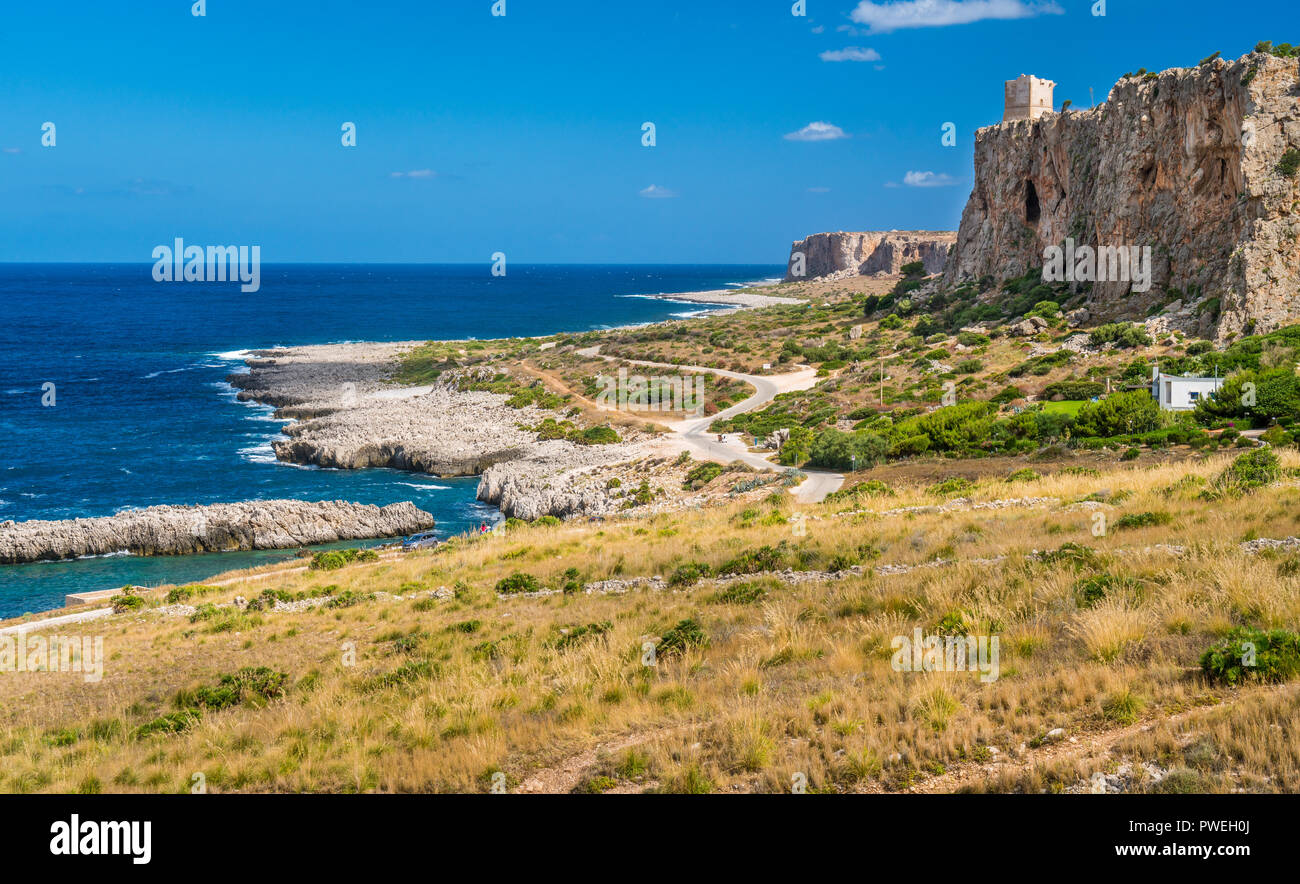 Hermosa costa de Sicilia cerca Macari y San Vito Lo Capo. Provincia de Trapani, Sicilia, sur de Italia. Foto de stock