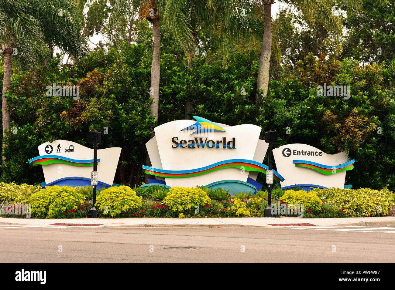 Orlando, Florida, el 3 de agosto de 2018, SeaWorld Orlando signos. Lindo parque temático de animales, el acuario al aire libre, parque de mamíferos marinos, en el área de International Drive Foto de stock