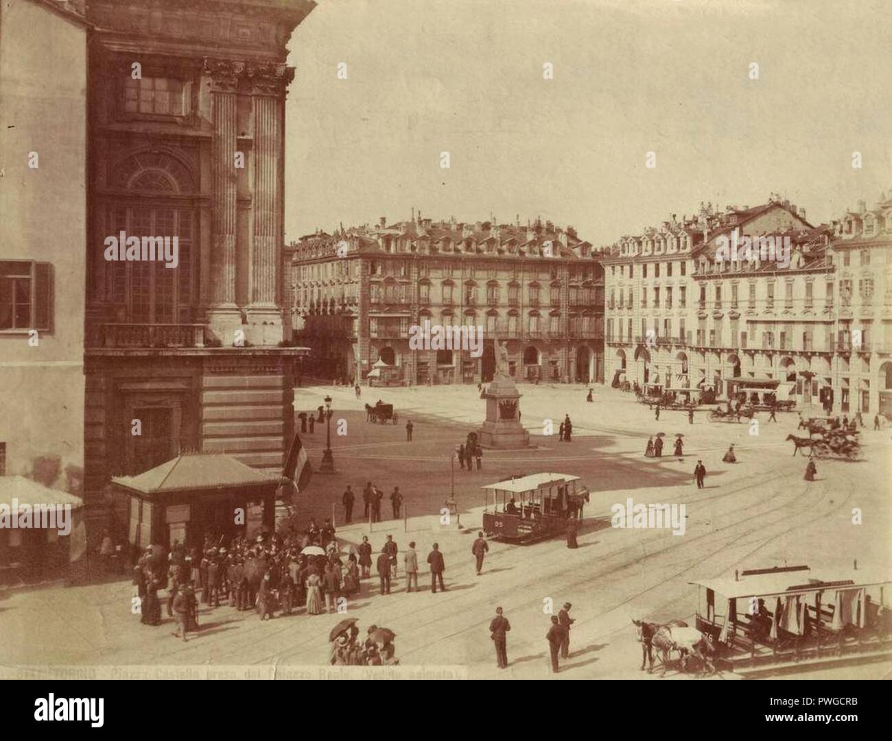 Brogi, Carlo (1850-1925) - n. 8141 - Torino - Piazza Castello presa dal Palazzo Reale (veduta animata). Foto de stock