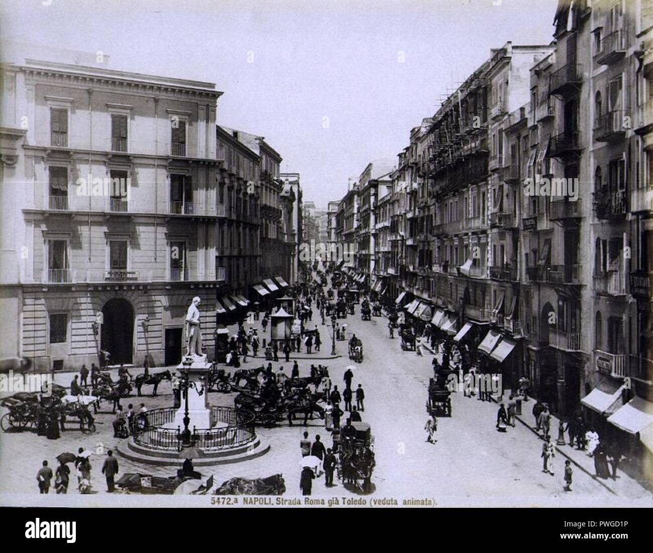 Brogi, GIACOMO (1822-1881) - n. 5472A - Napoli - Strada Roma veduta animata già (Toledo). Foto de stock