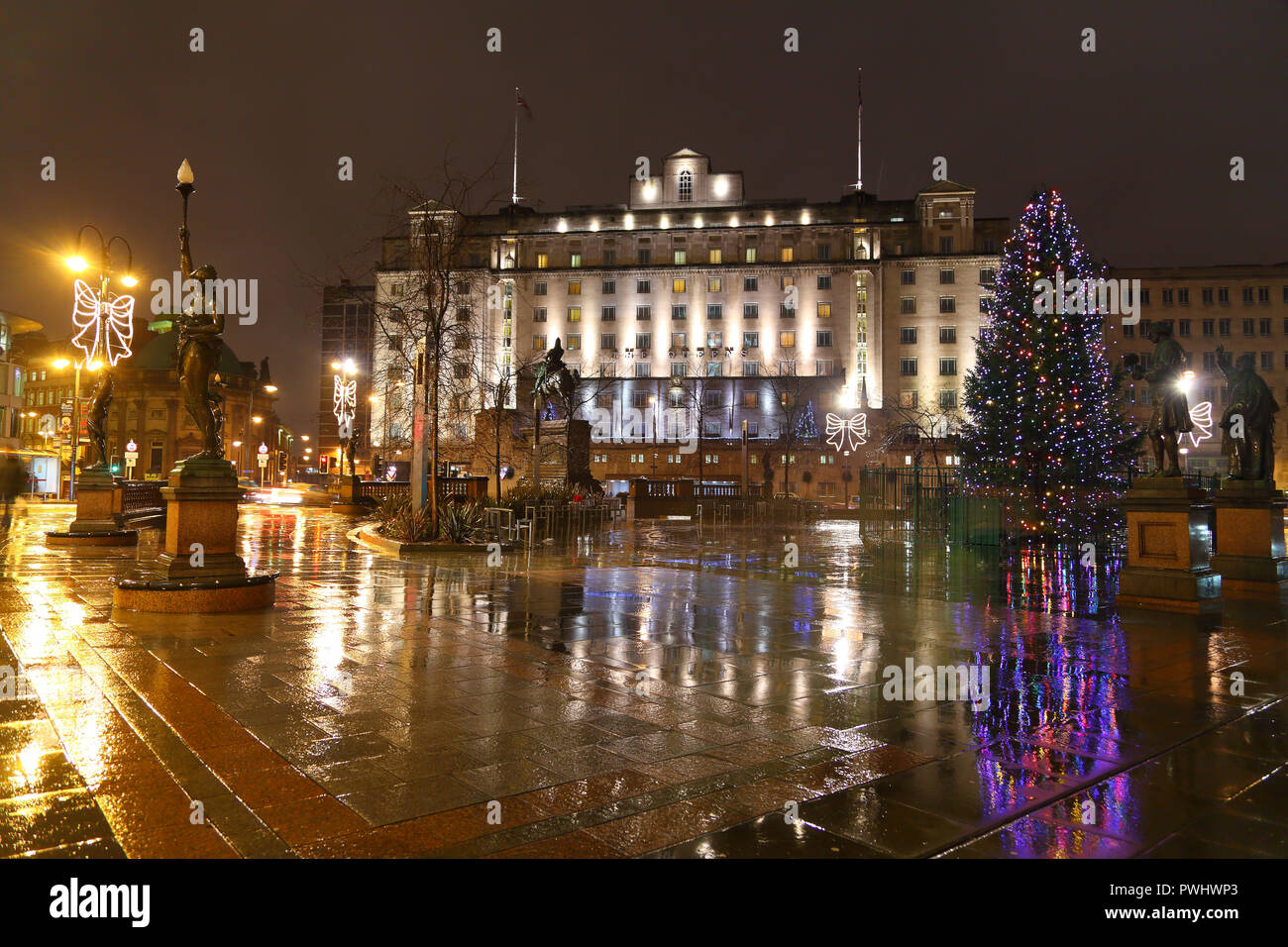 Plaza de la ciudad de Leeds, Árbol de Navidad Foto de stock