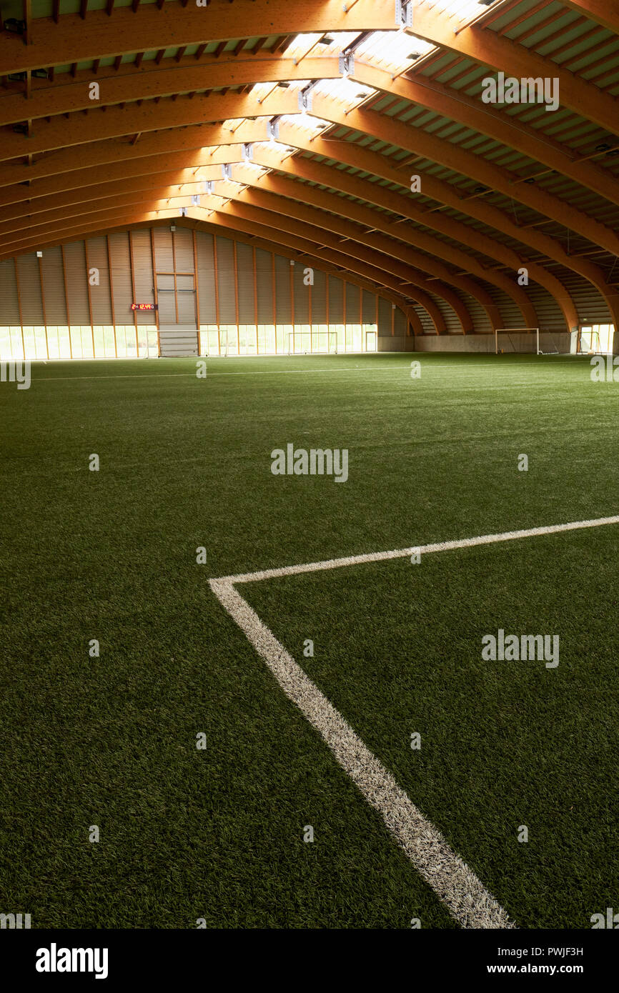Campo de fútbol cubierto de islandia fotografías e imágenes de alta  resolución - Alamy