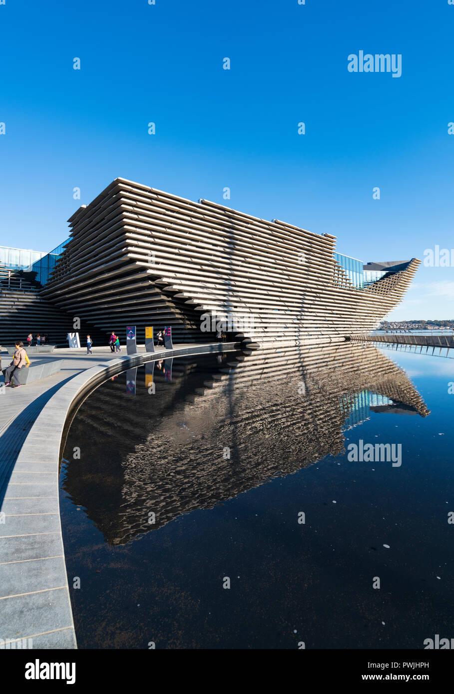 Exterior del nuevo museo V&A en Dundee, Escocia, Reino Unido. Foto de stock