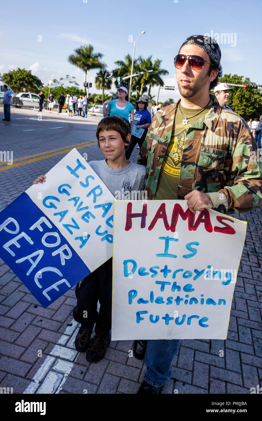 Miami Beach Florida, Memorial del Holocausto, Rally de Solidaridad con Israel, judíos, estado judío, sionismo, religión, tradición, herencia, hombre hombres adultos adultos varones, niño Foto de stock