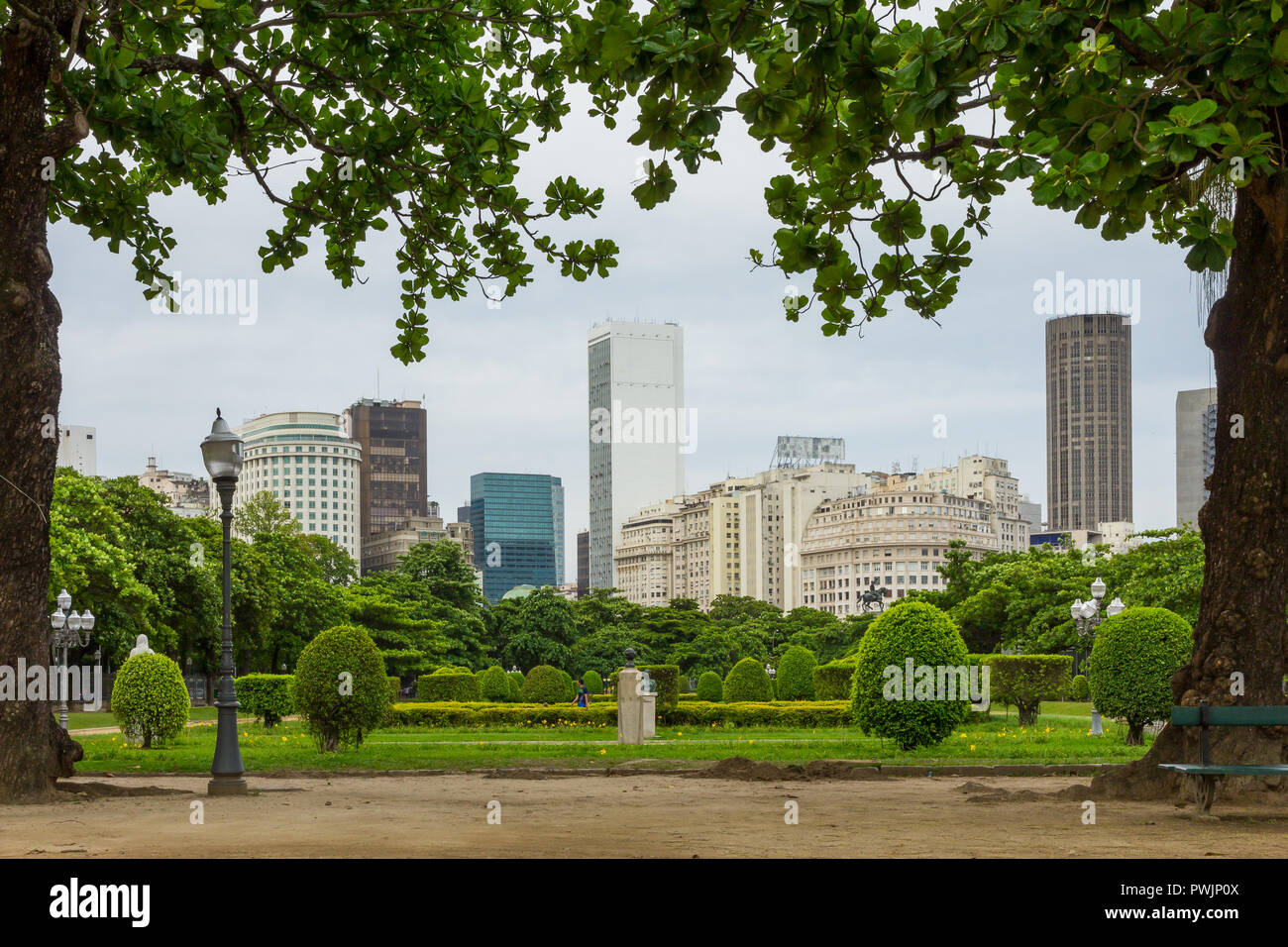 Vista desde la plaza de París al centro de la ciudad, Río de Janeiro, Brasil, América del Sur Foto de stock