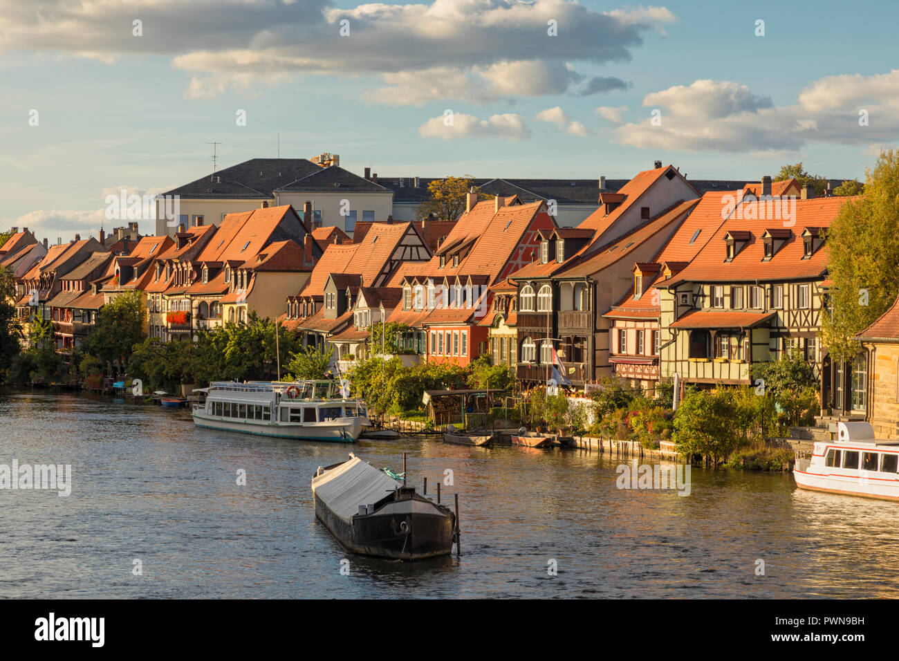 Klein-Venedig (Pequeña Venecia), el barrio histórico en la orilla del río Regnitz en Bamberg, Baviera, Alemania Foto de stock