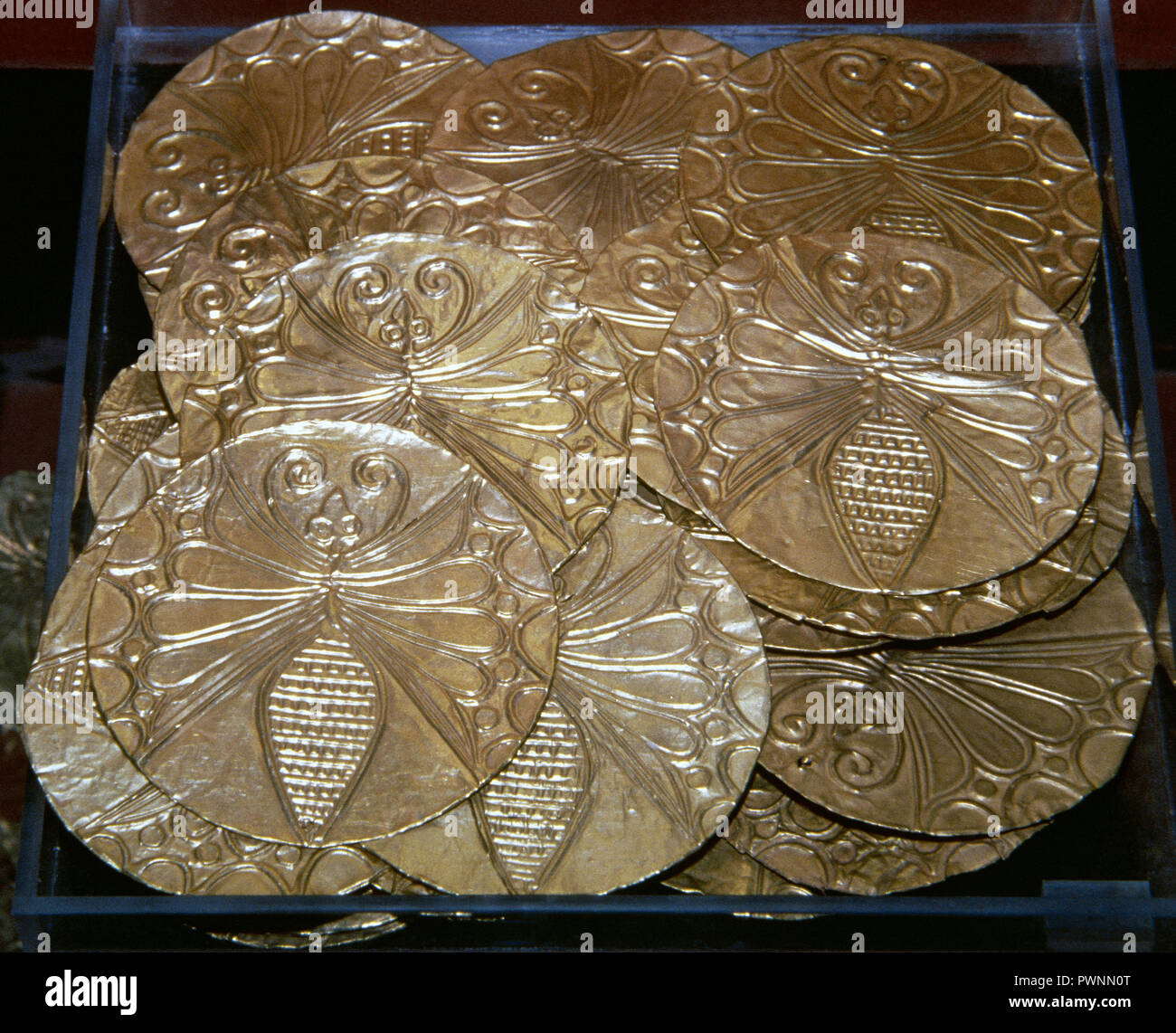 Las Tumbas Reales de Micenas. Siglo 16 AC. Micénicos roundels oro