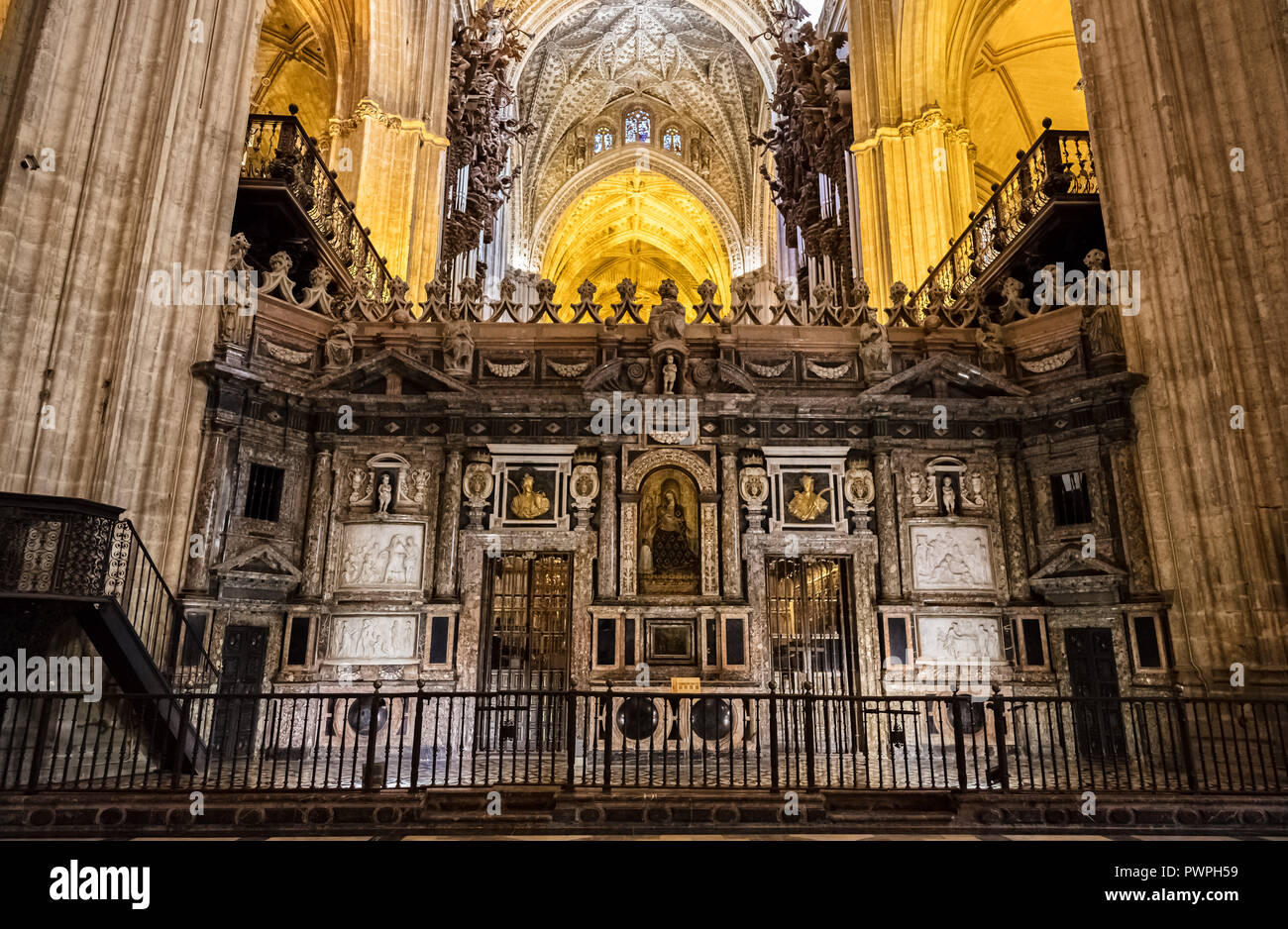 Vista del interior de la Catedral de Sevilla, Sevilla, España Foto de stock