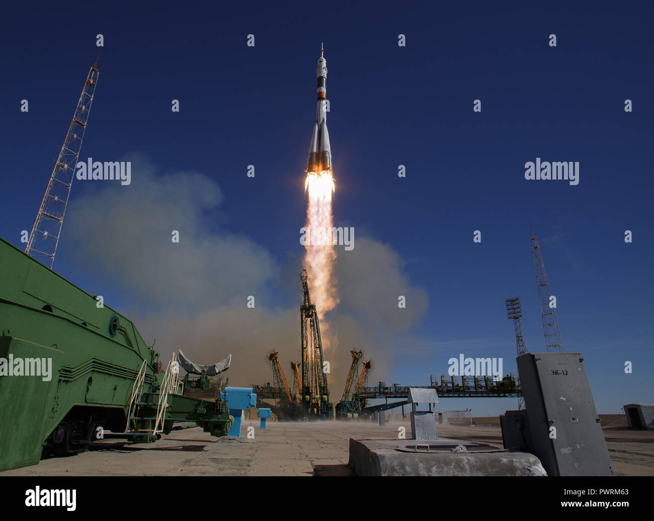 La nave espacial Soyuz MS-10 es lanzado con el ingeniero de vuelo de la expedición 57 Nick haya de la NASA y el ingeniero de vuelo Alexey Ovchinin de Roscosmos, Jueves, Octubre 11, 2018 en el cosmódromo de Baikonur en Kazajstán. Durante el ascenso de la nave Soyuz en órbita, se produjo una anomalía, resultando en una interrupción downrange. La tripulación se recupera rápidamente y está en buenas condiciones. Crédito de la foto: (NASA/Bill Ingalls) Foto de stock