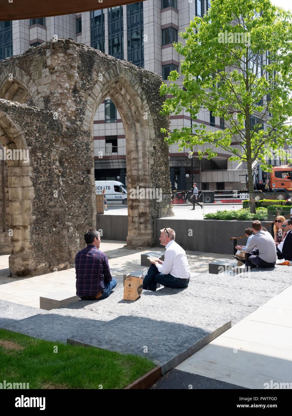 Las Ruinas De La Iglesia St Alphage En Londres Reinstauro La