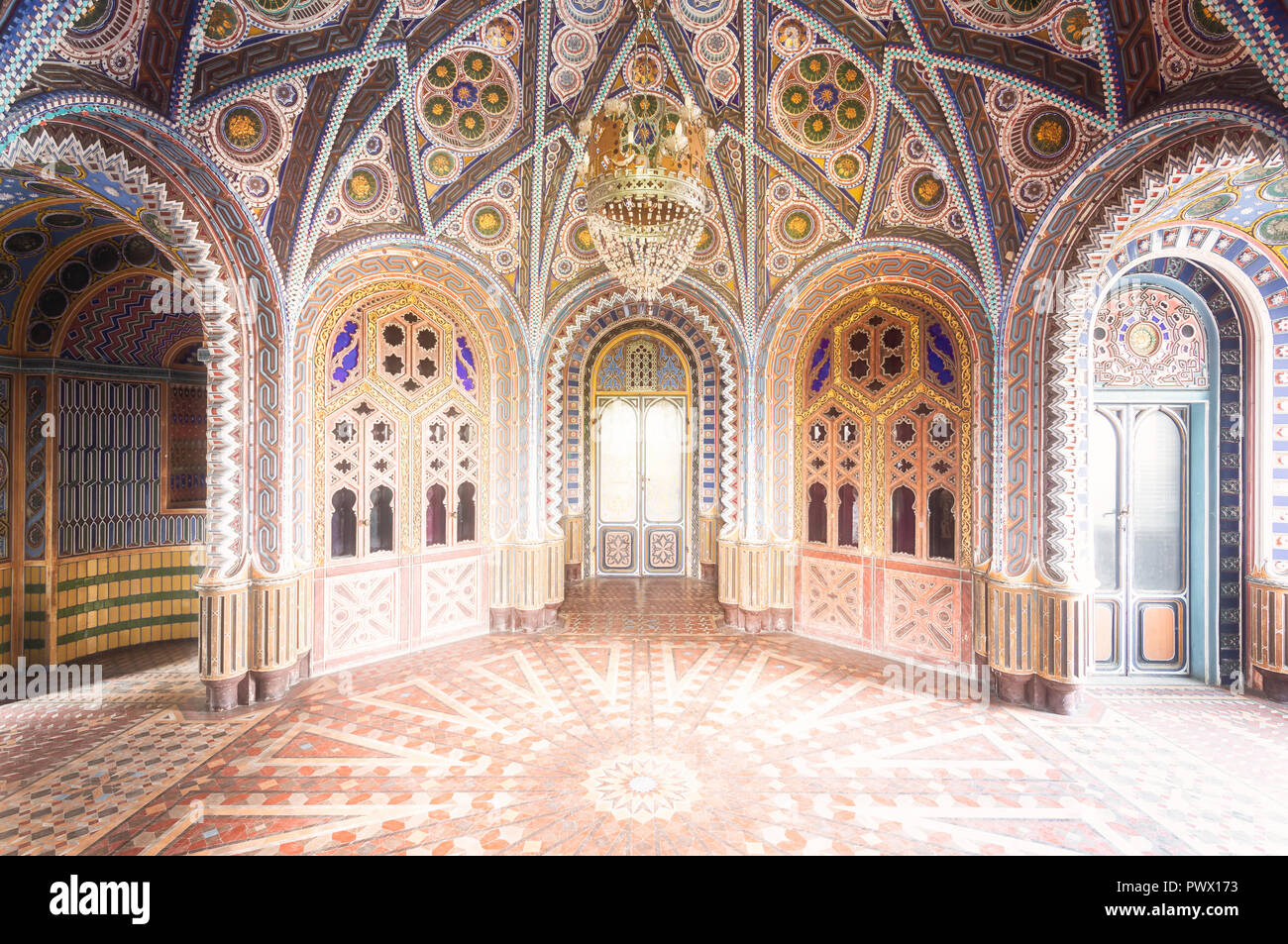 Vista Interior Y Estan Bellamente Decoradas Con Coloridas Paredes