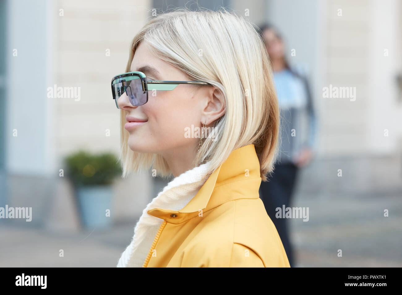 Gafas prada fotografías e imágenes de alta resolución - Alamy