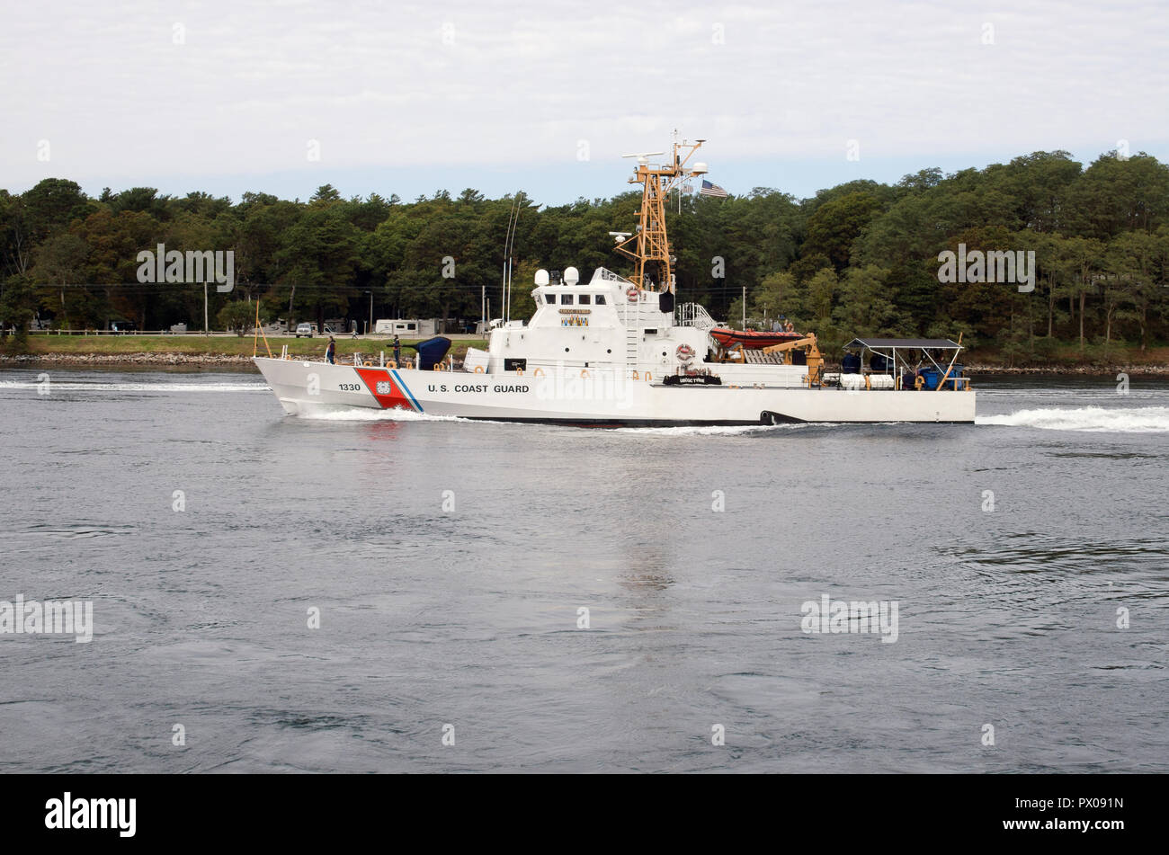 La Guardia Costera de Estados Unidos Tybee cortador en el Canal de Cape Cod, Massachusetts, EE.UU. Foto de stock