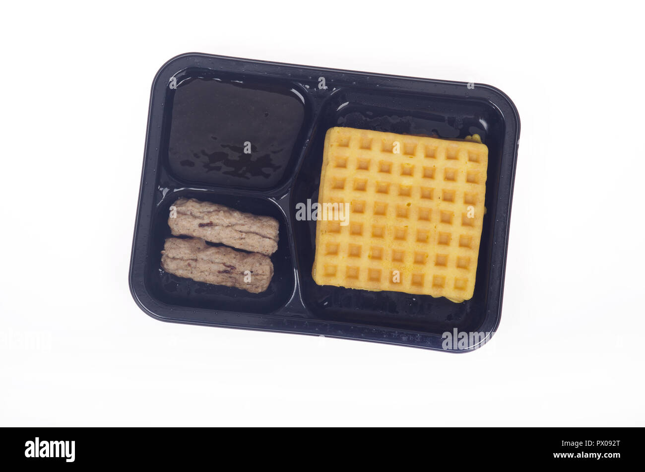 Congelador microondas desayuno comida de waffles con almíbar y embutidos  Fotografía de stock - Alamy