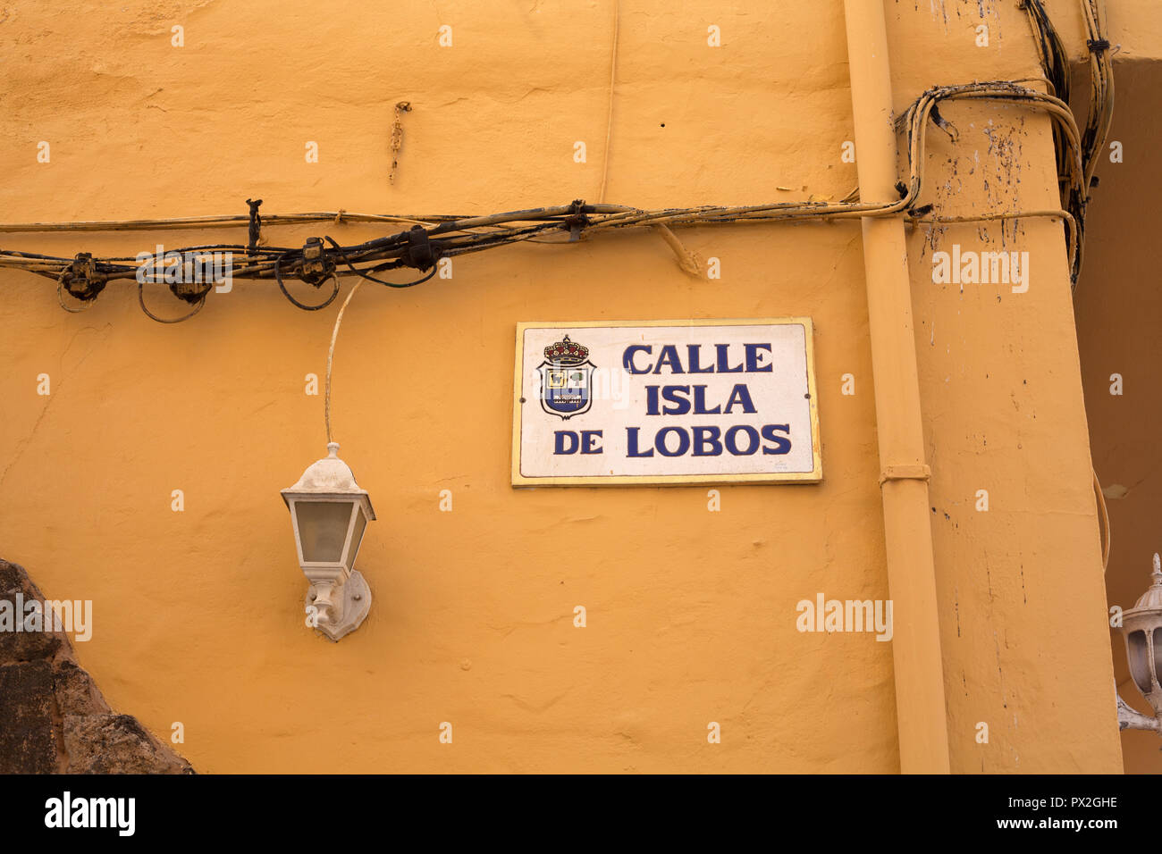 Placa de calle por calle isla de Lobos en Corralejo, Islas Canarias, España  Fotografía de stock - Alamy