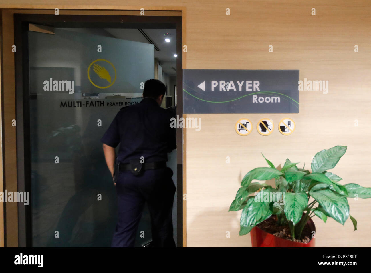 La sala de oración multiconfesional. El Aeropuerto de Changi. Singapur. Foto de stock