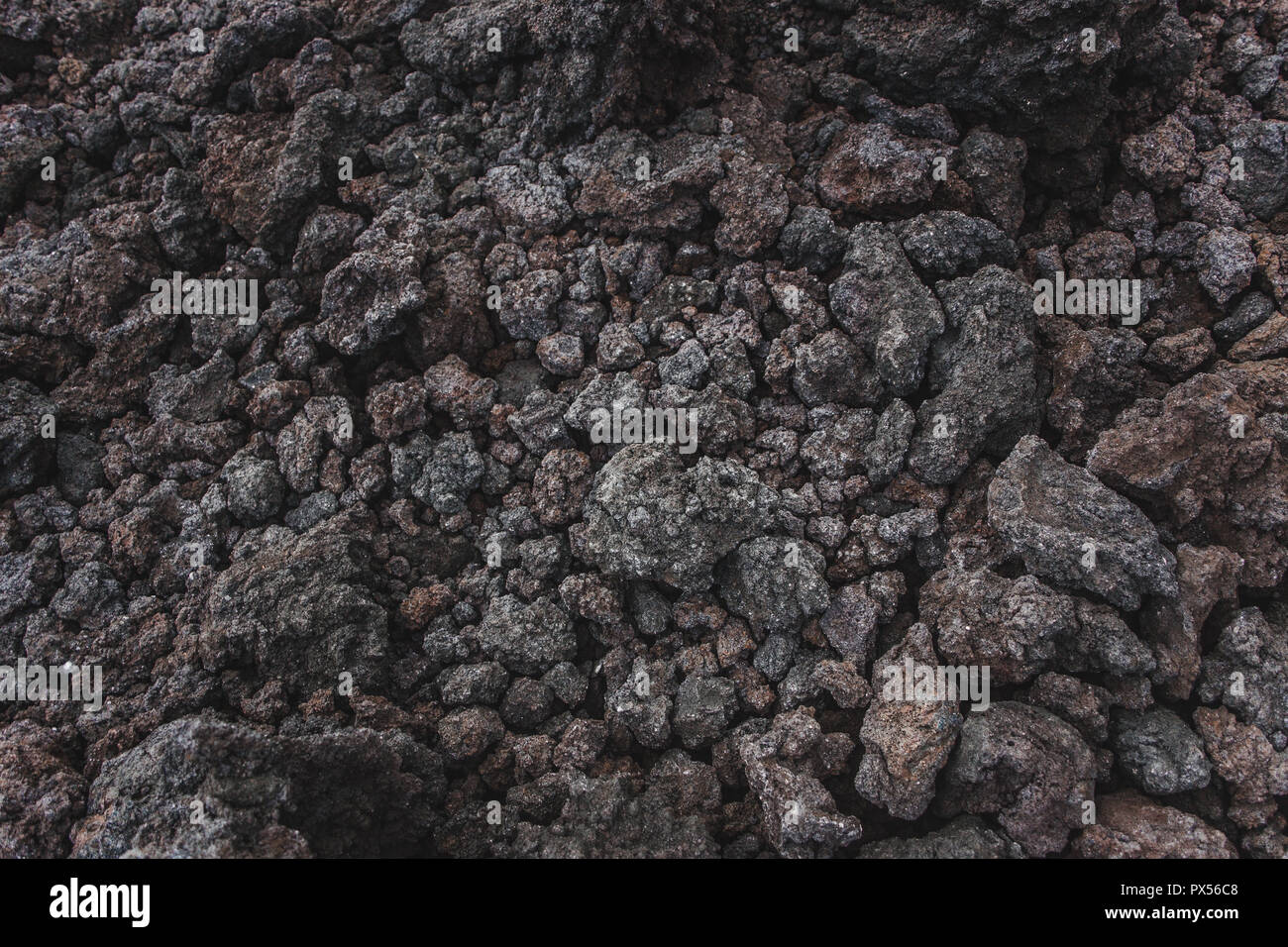 Secado de la lava solidificada roca volcánica en el Volcán Pacaya, uno de los volcanes más activos de Guatemala. Foto de stock