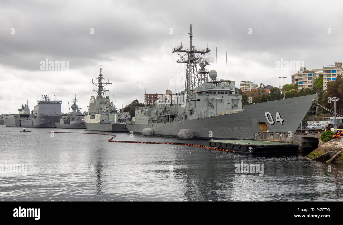 HMAS Darwin FFG 04 Adelaide clase fragata de misiles guiados en la Isla Jardín Recinto Naval Sydney NSW, Australia. Foto de stock