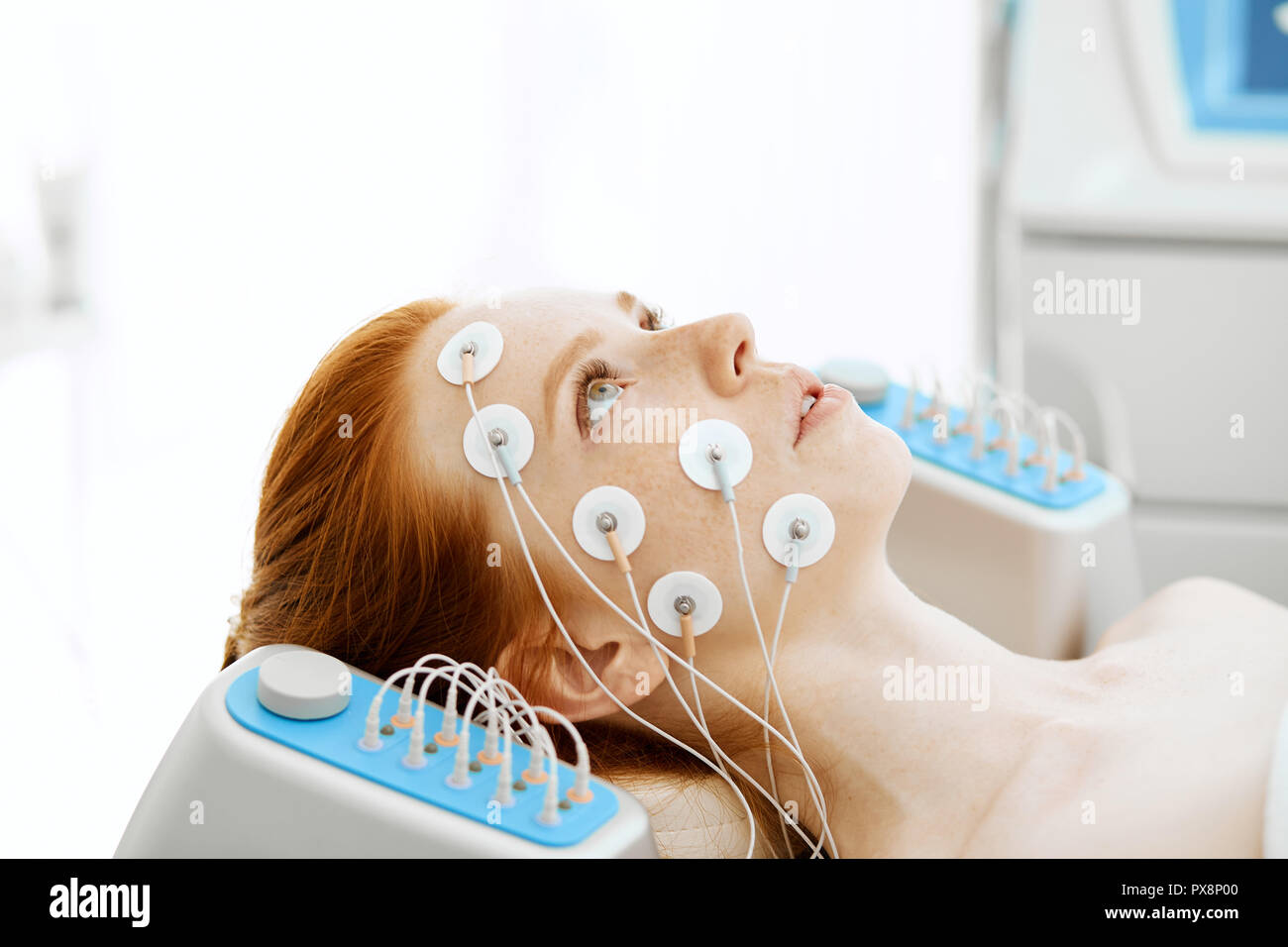 Paciente con electrodo, o terapia de estimulación eléctrica